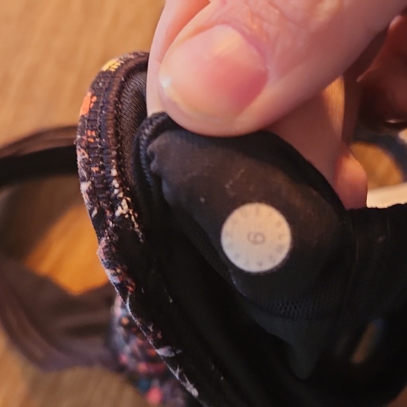 Lululemon Find Focus Bra Size 6 - Picture 6 of 6